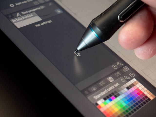 Wacom Pro 24 Parralax.jpeg